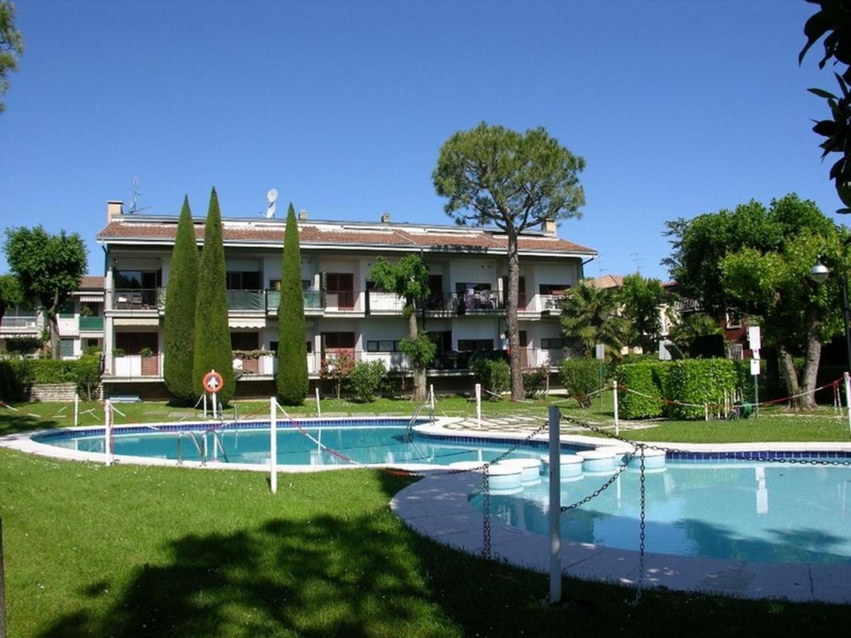 Appartamento Genziana - Con Vista Piscina E Garage Sirmione Exterior photo